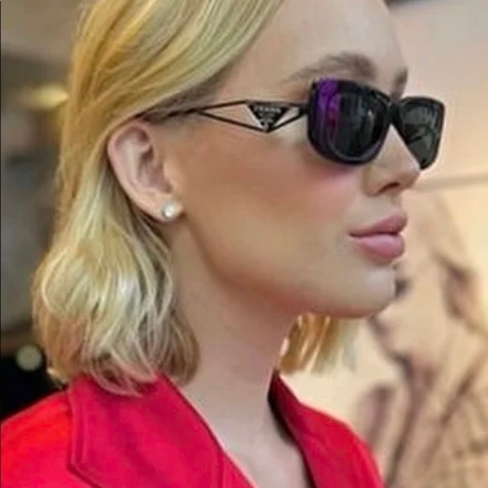 PRADA ULTRA COOL FRAMES WITH METAL ARMS FEATURE THE SIGNATURE TRIANGLE SUNNIES - Picture 2 of 16